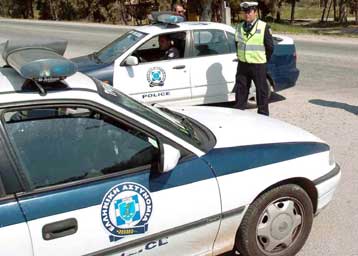 Χειροβομβίδες και καλάσινικοφ σε κλεμμένο αυτοκίνητο στα Κ.Πατησια