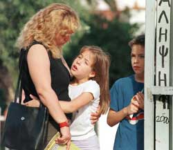 Η φωνή της μητέρα εξίσου ανακουφιστική με την αγκαλιά της