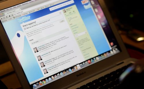 Twitter spammers: Εκμετάλλευση της ευγένειας