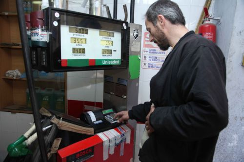 Η μείωση της κατανάλωσης κατά 20% οδηγεί σε «λουκέτο» τα πρατήρια βενζίνης