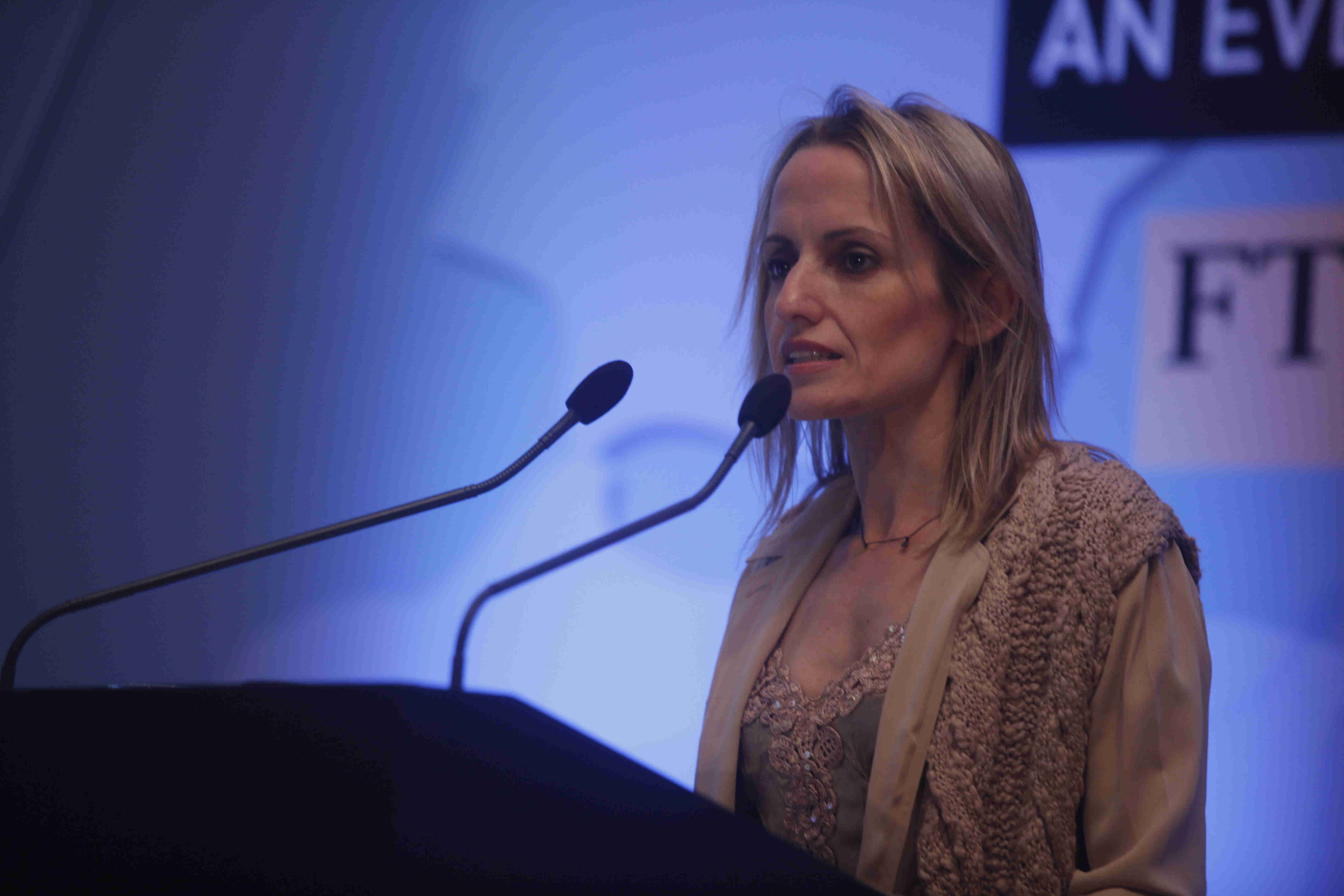 «Όχι» στην πώληση μονάδων της ΔΕΗ λέει η Τίνα Μπιρμπίλη