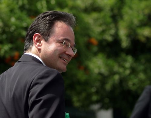 Δεν θα χρειαστoύν νέα επώδυνα μέτρα, διαβεβαιώνει ο υπουργός Οικονομικών