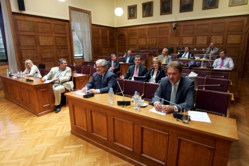 Επιμένει η ΝΔ στην κλήτευση του Κώστα Σημίτη στην Εξεταστική για τη Siemens