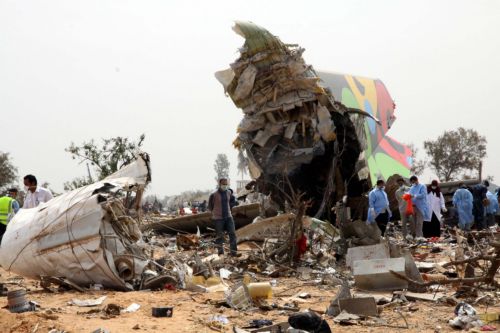 Υπό έρευνα τα αίτια της πολύνεκρης αεροπορικής τραγωδίας στη Λιβύη