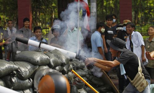 Κλιμάκωση της βίας στην Ταϊλάνδη με δύο νεκρούς κατά τις ταραχές