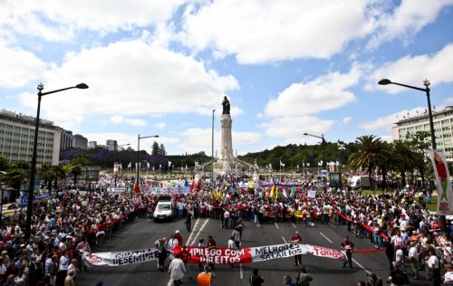 Μεγαλειώδης διαδήλωση στη Λισαβόνα κατά των μέτρων λιτότητας