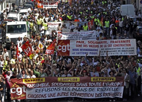 Δεκάδες χιλιάδες διαδηλωτές στη Γαλλία κόντρα στις αλλαγές στο συνταξιοδοτικό