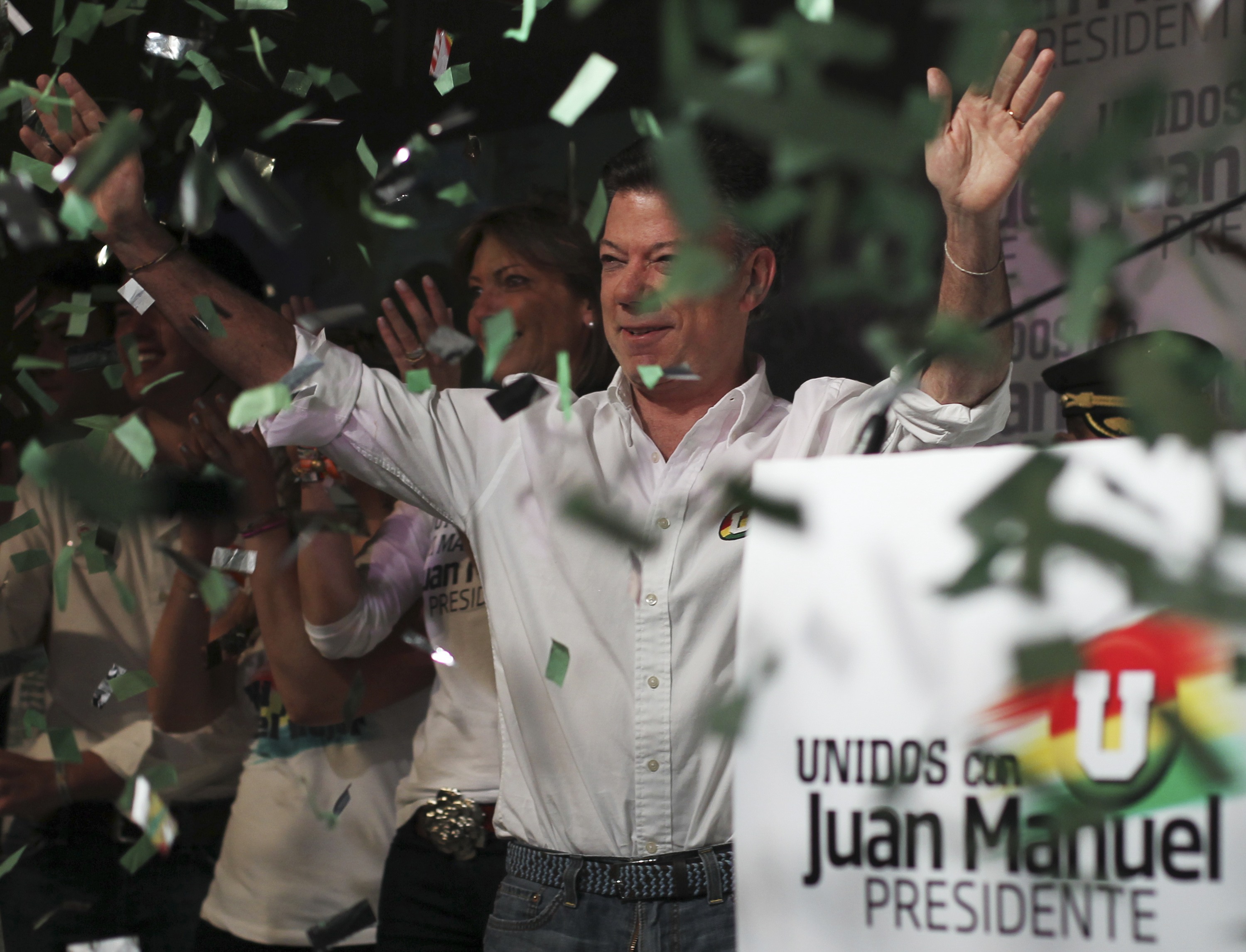 Αγγίζει την προεδρία της Κολομβίας ο δελφίνος του Αλβαρο Ουρίμπε