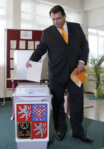 Οι Τσέχοι στις κάλπες με προβάδισμα των Σοσιαλδημοκρατών