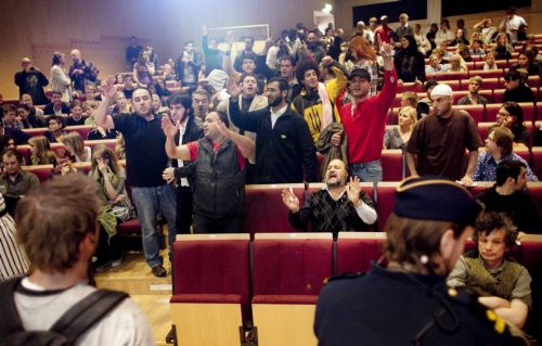 Προπηλακισμός Σουηδού γελιογράφου που απεικόνισε τον Μωάμεθ σαν σκύλο