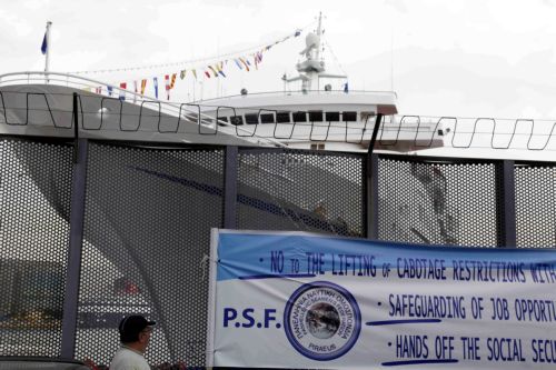 Ένταση στο λιμάνι του Πειραιά λόγω της απεργίας των ναυτεργατών