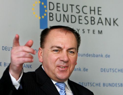 «Με φειδώ» η αγορά κρατικών ομολόγων από την ΕΚΤ, συστήνει ο Άξελ Βέμπερ