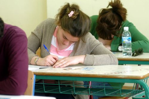 Με Αρχές Οικονομικής Θεωρίας συνεχίστηκαν οι Πανελλαδικές Εξετάσεις