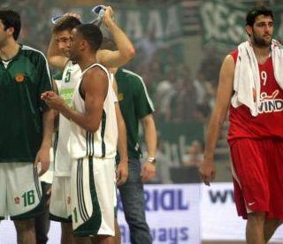 «Κυνηγά» Διαμαντίδη ο Ολυμπιακός, στο νοσοκομείο ο «Τεό», μαινόμενος ο Μπουρούσης