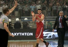 Σε ανυπέρβλητα εμπόδια αναφέρθηκε ο Γιαννάκης, μοίραζε συγχαρητήρια ο Ομπράντοβιτς