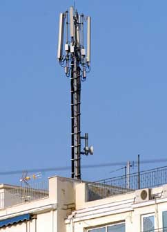 Δεν διαπιστώνεται σχέση μεταξύ κεραιών κινητής τηλεφωνίας και παιδιατρικού καρκίνου