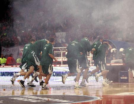 Τα επεισόδια και οι συλλήψεις στο ΣΕΦ έκαναν τον γύρο του κόσμου