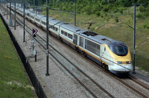 Δώδεκα νεκροί από σιδηροδρομικό δυστύχημα στην Ισπανία