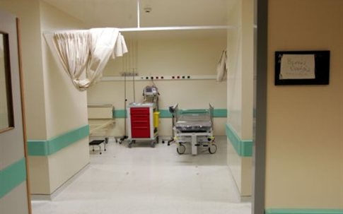 Σκληραίνει η κόντρα κυβέρνησης και προμηθευτών νοσοκομειακού υλικού