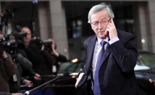 «Στην πραγματικότητα, το ευρώ δεν είναι εξασθενημένο», λέει ο Γιούνκερ