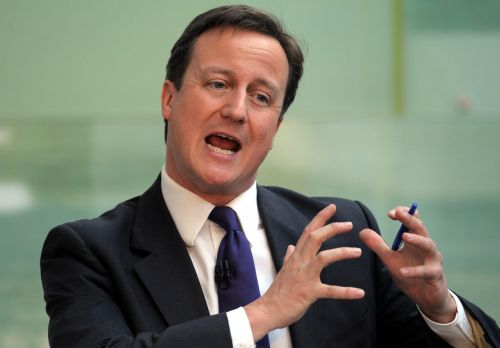 Δεκάδες ακριβοπληρωμένους δημόσιους υπαλλήλους αποκάλυψε η βρετανική κυβέρνηση