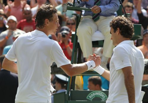 Ο Φέντερερ αποκλείστηκε από το Γουίμπλεντον