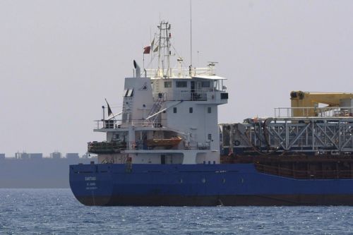 Ύποπτο πλοίο με πολεμικό υλικό εντοπίστηκε και κρατείται στην Κύπρο