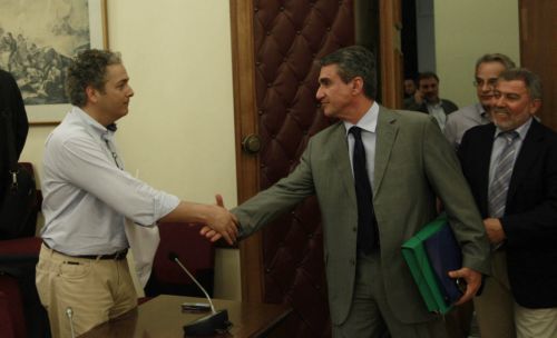 «Γκρίνια» εντός ΠΑΣΟΚ για το Ασφαλιστικό, αλλά και αιχμές για τη στάση υπουργών