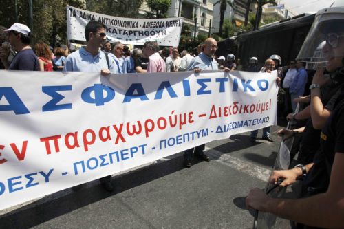 «Όχι» σε πλήρη ακινητοποίηση των μέσων μεταφοράς στην απεργία λέει η ΓΣΕΕ
