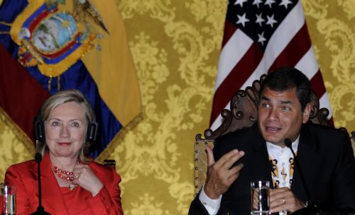 Χείρα συνεργασίας έτεινε στον Ισημερινό η Χίλαρι Κλίντον