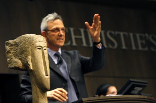 Τιμή-ρεκόρ για γλυπτό του Μοντιλιάνι σε δημοπρασία του οίκου Christie’s