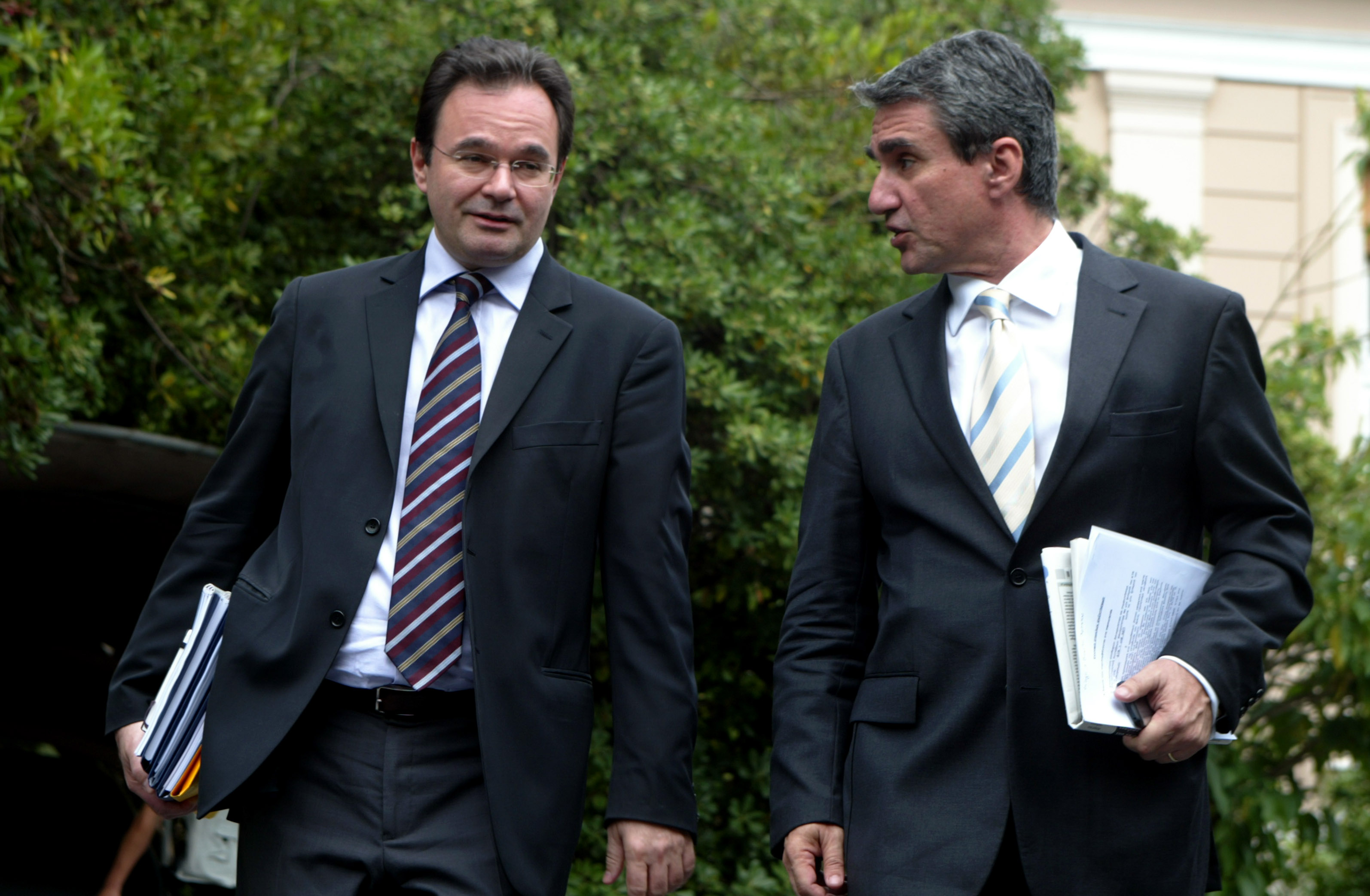 «Δεν προβλέπεται στο μνημόνιο» μείωση της αναπλήρωσης στο 48%, λέει ο Αν.Λοβέρδος