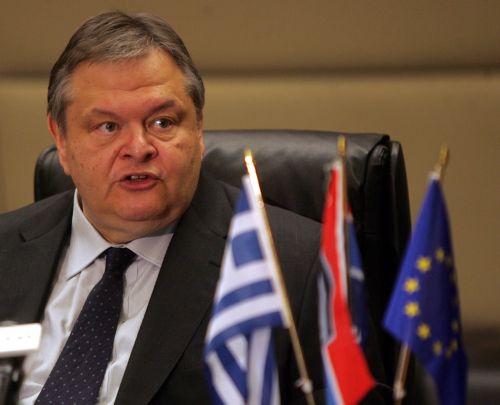 Προοπτικές αμυντικής συνεργασίας συζήτησε ο Ευ.Βενιζέλος στο Αμπού Ντάμπι