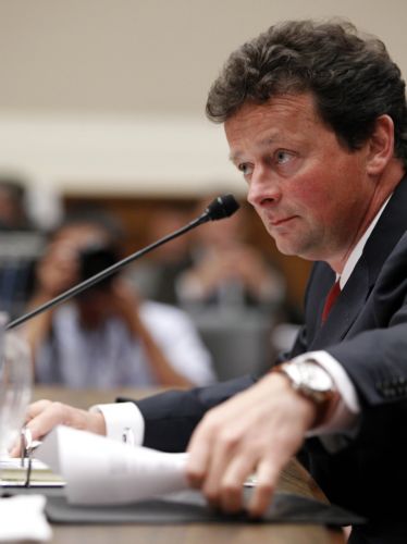 Απομακρύνεται από τη διαχείριση της κρίσης ο διευθύνων σύμβουλος της BP