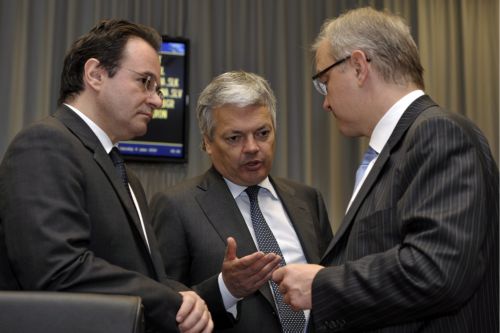 Αυστηρές κυρώσεις για τις χώρες με υψηλά ελλείμματα προωθεί η Ευρωζώνη