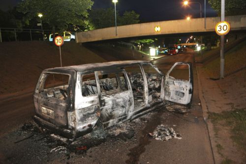 Ταραχές σημειώθηκαν σε υποβαθμισμένο προάστιο της Στοκχόλμης