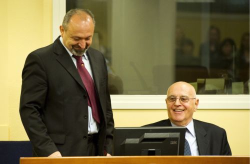 Ισόβια σε Σερβοβόσνιους στρατηγούς για γενοκτονία στη Σρμπρένιτσα