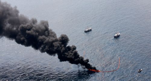 Νέα εμπλοκή στην επιχείρηση της BP για περιορισμό της πετρελαιοκηλίδας
