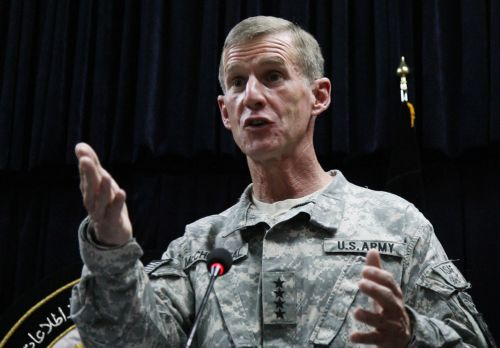 Ανακαλείται στις ΗΠΑ ο διοικητής των δυνάμεων στο Αφγανιστάν για τα ειρωνικά του σχόλια