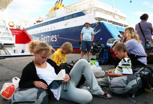 «Ναυμαχία» κυβέρνησης-ΚΚΕ με φόντο την ταλαιπωρία των επιβατών στον Πειραιά