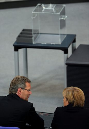 Πύρρειος νίκη για την κυβέρνηση Μέρκελ η εκλογή του Κρ.Βουλφ στη γερμανική προεδρία