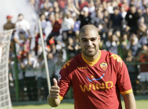 Αποθέωση για Αντριάνο στην παρουσίαση του Βραζιλιάνου από τη Ρόμα