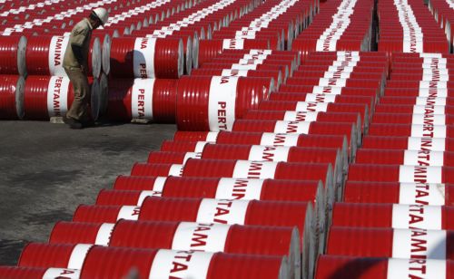 Πάνω από τα 75 δολάρια το βαρέλι ανεβαίνει το πετρέλαιο