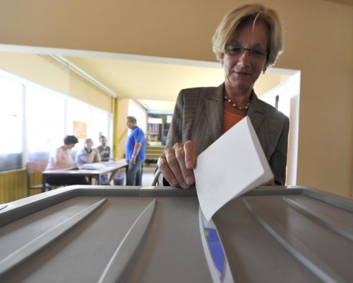 «Ναι» ψήφισαν οι Σλοβένοι για επιδιαιτησία στη διαμάχη με την Κροατία