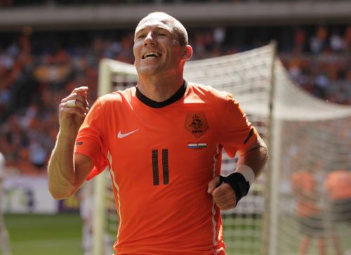 «Πράσινο» των γιατρών στον Ρόμπεν, «κόκκινο» από τον Φαν Μάρβαϊκ