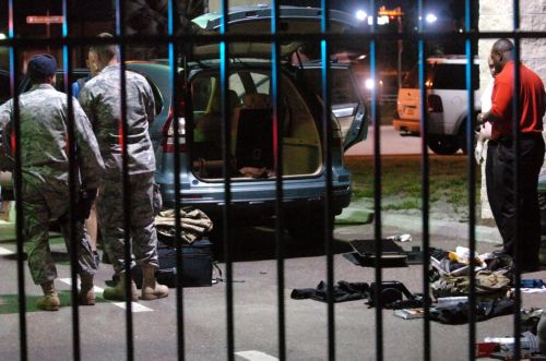 Ζευγάρι με όχημα φορτωμένο με όπλα επιχείρησε να μπει σε αμερικανική στρατιωτική βάση