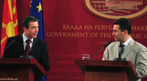 Το ζήτημα της ονομασίας απαιτεί «θαρραλέες πολιτικές αποφάσεις» λέει ο Ράσμουσεν