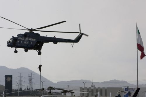 Αιματηρή ενέδρα κατά αστυνομικών στο Μεξικό, επεισόδια σε φυλακή