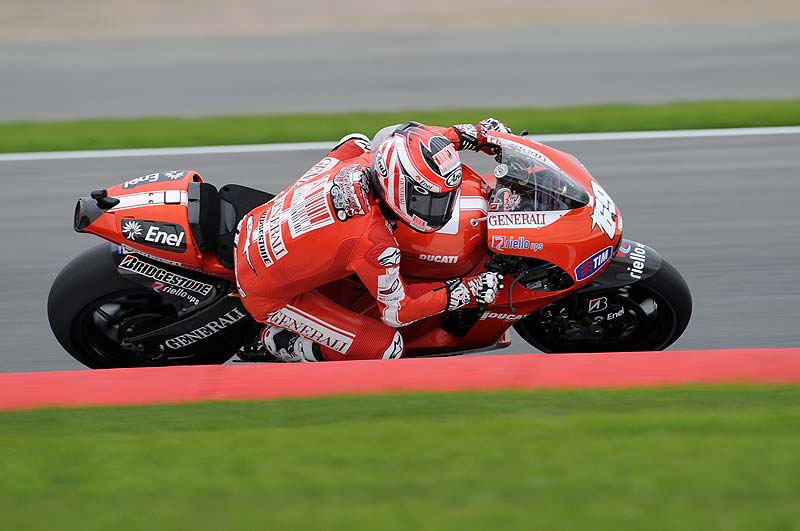 Η Ducati διεκδικεί τον V. Rossi και κρατάει τον N. Hayden