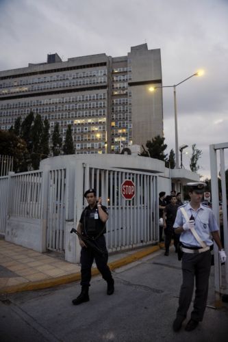 Τα αινίγματα του φονικού χτυπήματος στην Κατεχάκη επιχειρεί να λύσει η Αντιτρομοκρατική